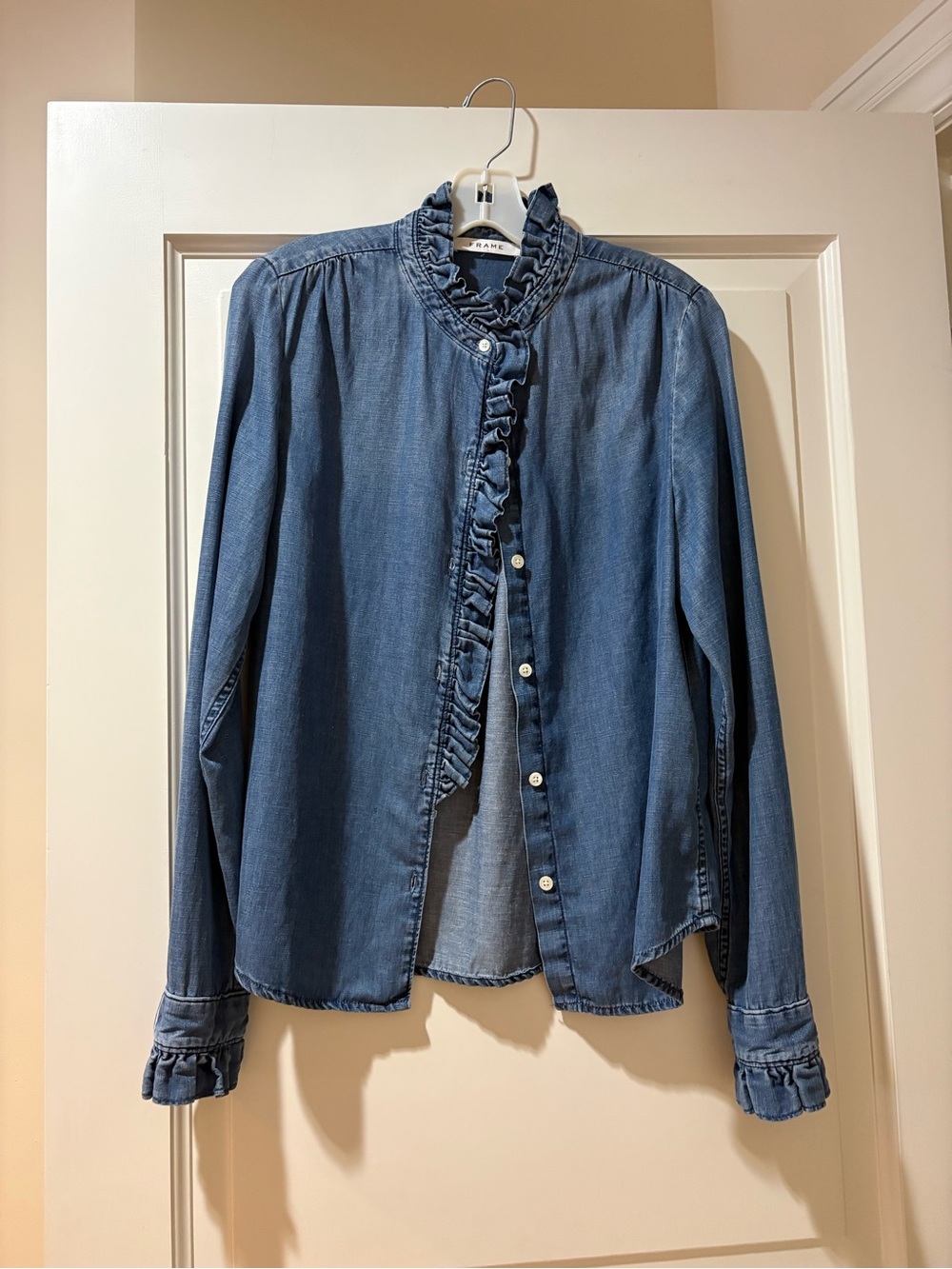 Frame Denim Ruffle Chambray Button-Down Shirt in Medium Blue